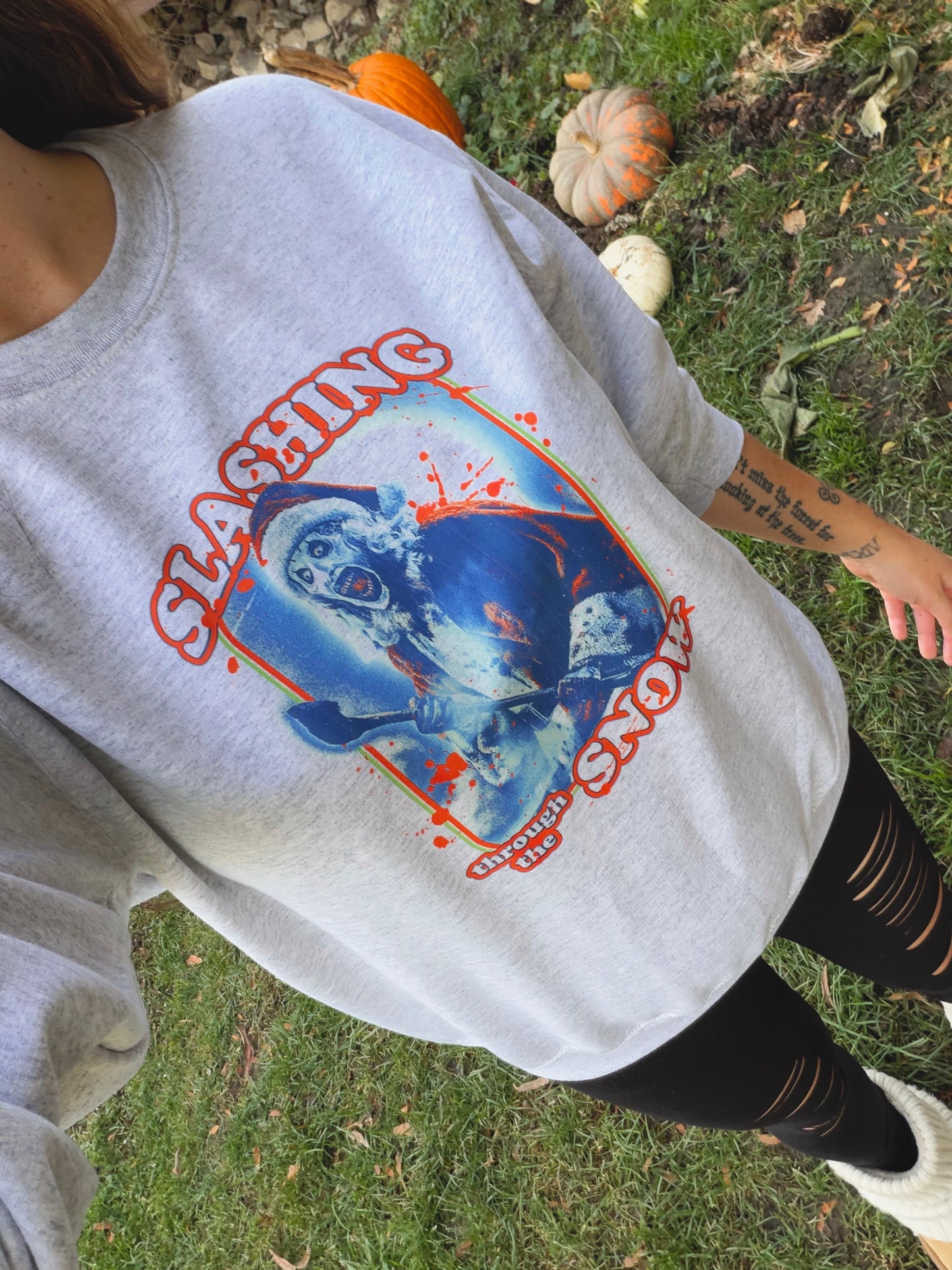 Art - Terrifier slashing through the snow - pullover or tee