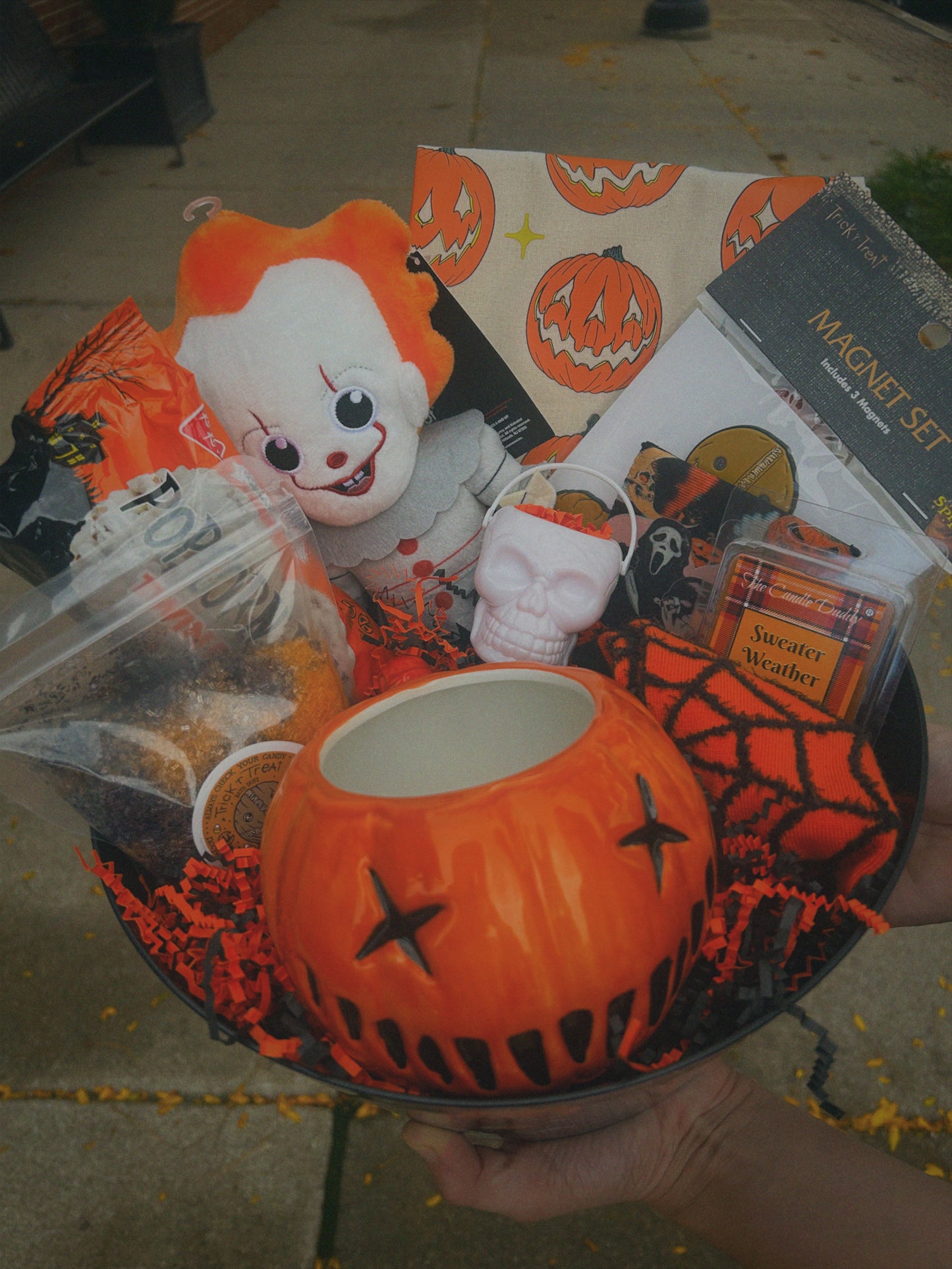 HALLOWEEN MYSTERY BUCKET